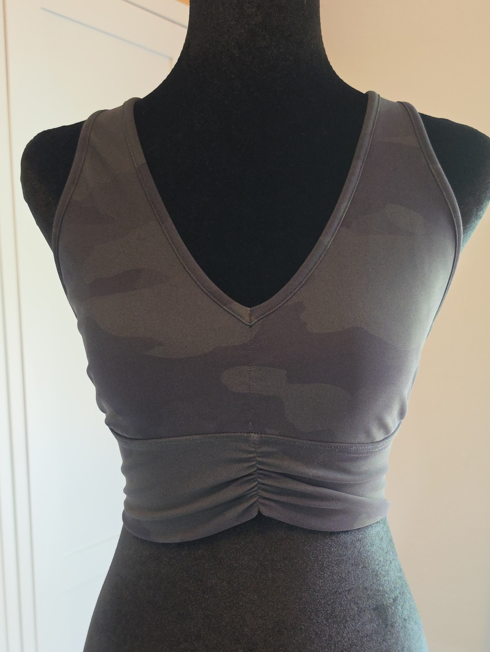 Alo Camo V-Neck Ruched Sports Bra Top - Charcoal